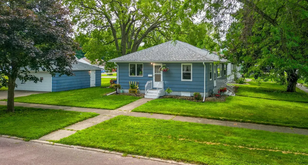 801 4th Avenue Sw, Wells, MN 56097 - #1