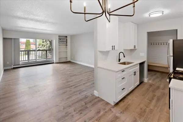 2011 E 122nd Street #D11, Burnsville, MN 55337
