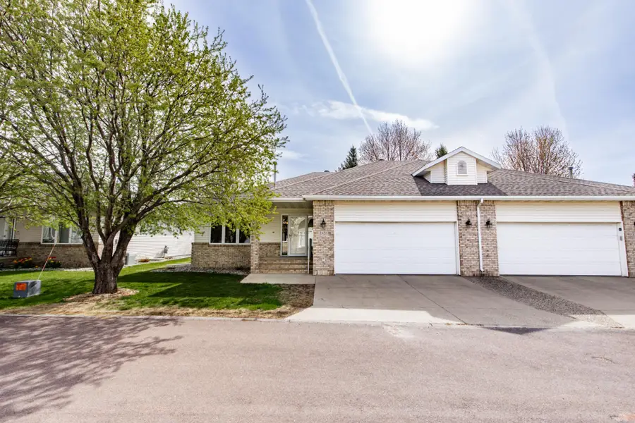 2451 Madison Square Drive S, Fargo, ND 58104 - #2