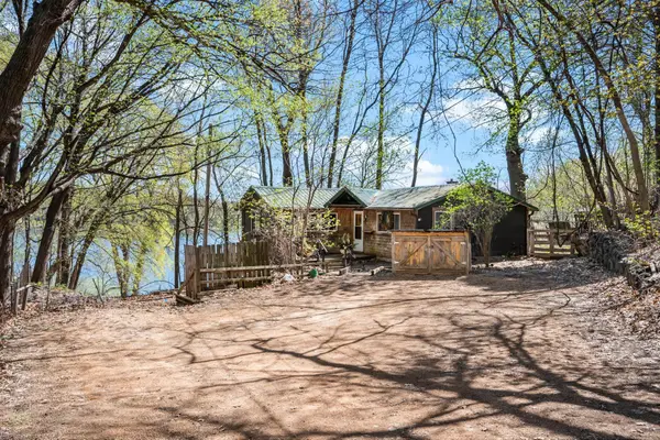 6701 Mohawk Drive, Chanhassen, MN 55317
