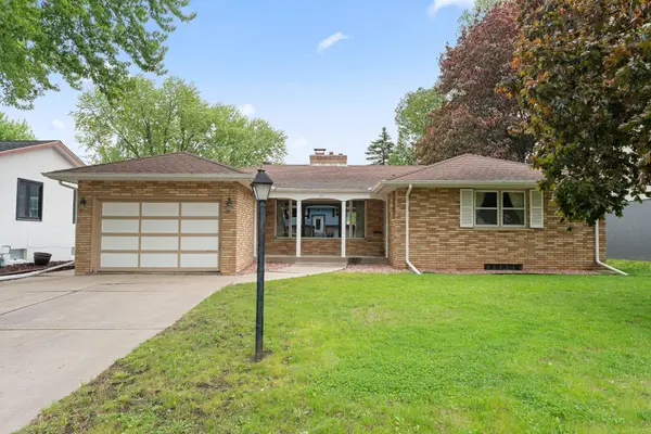 26 W Sandra Lee Drive, Saint Paul, MN 55119