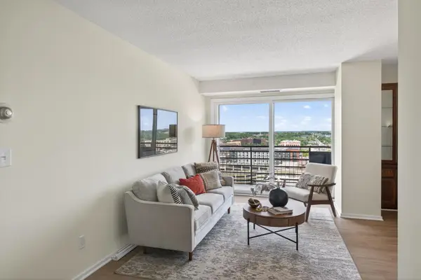 66 9th Street E #2102, Saint Paul, MN 55101