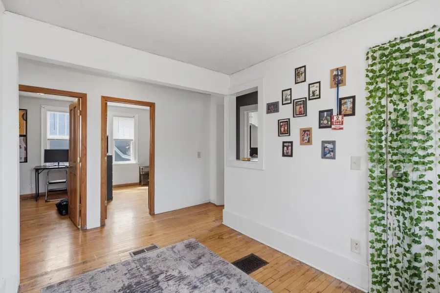 1105 Rose Avenue E, Saint Paul, MN 55106 - #3