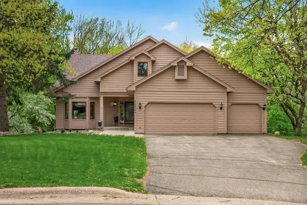 14924 Oak Ridge Court W, Burnsville, MN 55306