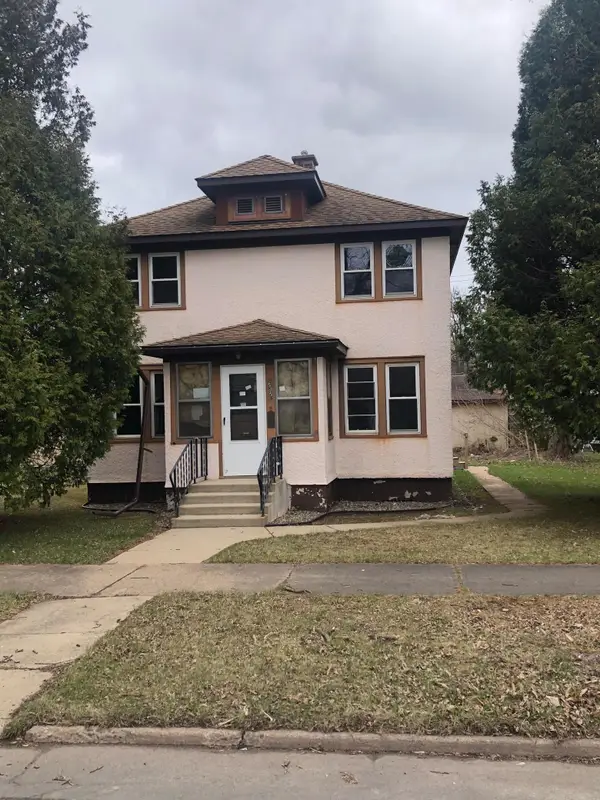 20 6th Avenue E, Hibbing, MN 55746