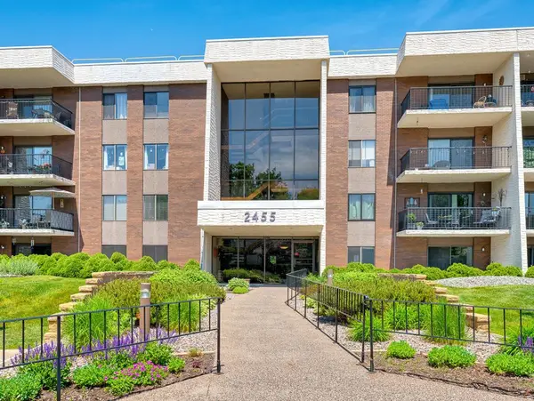 2455 Londin Lane E #322, Maplewood, MN 55119