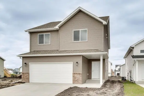 6826 Selkirk Drive S, Fargo, ND 58104