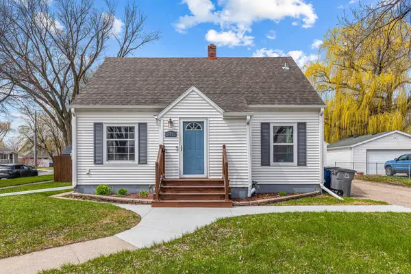 601 11th Street N, Moorhead, MN 56560