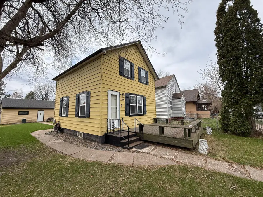 209 W Howard Avenue, Keewatin, MN 55753 - #3