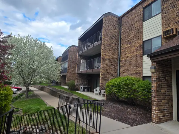 35 Nathan Lane N #325, Minneapolis, MN 55441
