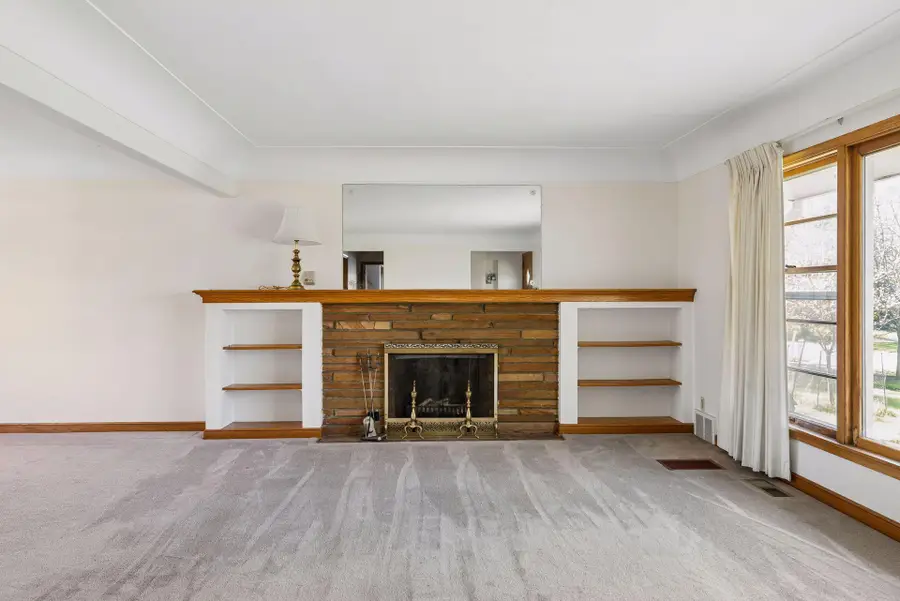 933 Edgewater Avenue, Saint Paul, MN 55126 - #2