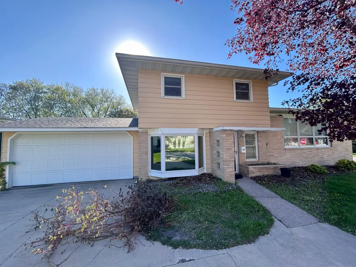 420 5th Street Sw, Plainview, MN 55964 - #1