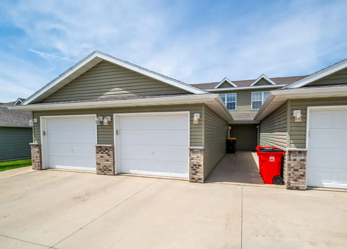 1835 Daniel Lane Ne, Stewartville, MN 55976 - #1