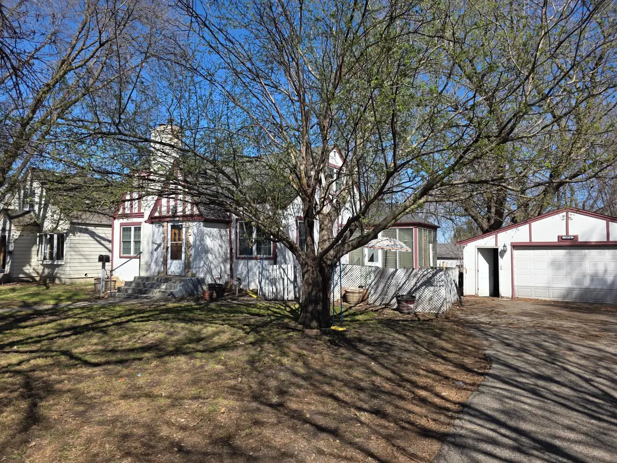 1074 Livingston Avenue, Saint Paul, MN 55118 - #1