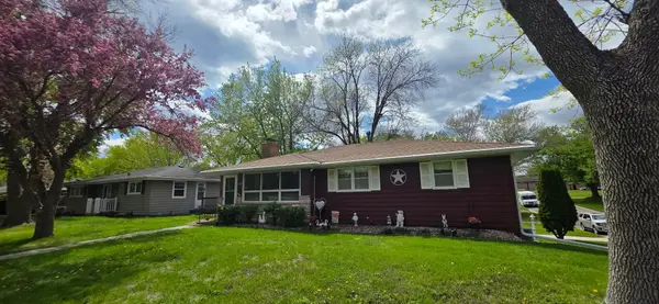 1702 Frank Hall Drive, Albert Lea, MN 56007