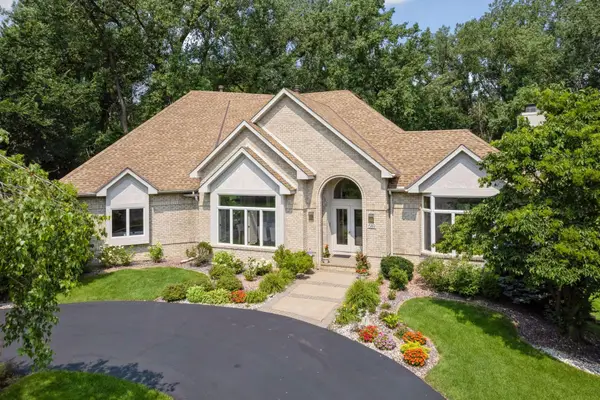 689 Brookside Lane, Saint Paul, MN 55118
