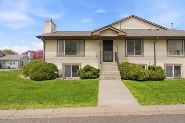 6762 Gretchen Court N, Saint Paul, MN 55128