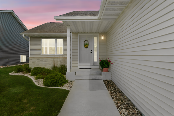 2004 Bluestem Drive, Mankato, MN 56001