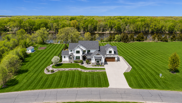 9760 105th Street Ne, Monticello, MN 55362