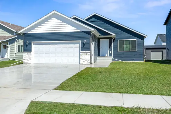 7442 20 Street S, Fargo, ND 58104