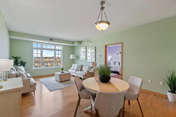 619 8th Street Se #410, Minneapolis, MN 55414