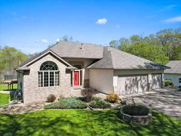 25647 Gustavus Court, Wyoming, MN 55092