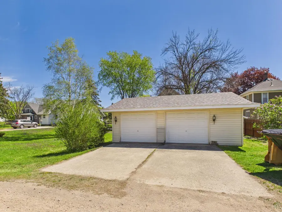 208 4th Avenue Nw, New Prague, MN 56071 - #2