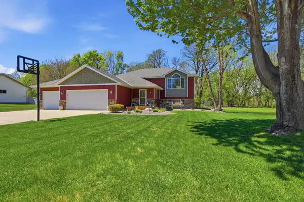 681 W River Drive, New London, MN 56273