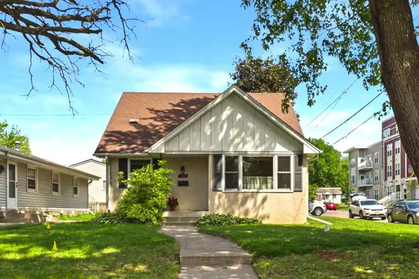1802 Malvern Street, Roseville, MN 55113