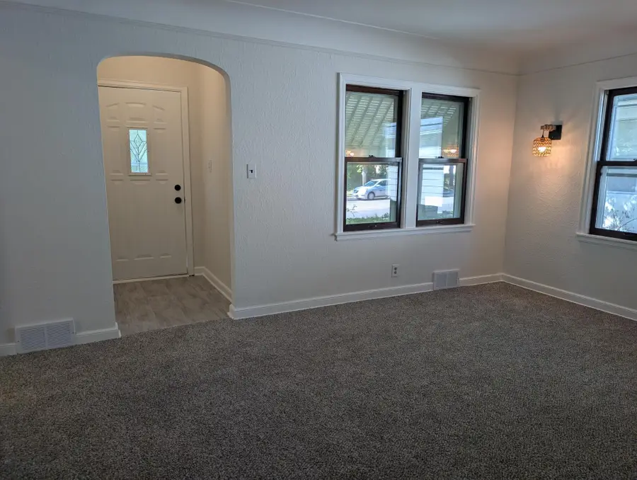 1111 Maryland Avenue E, Saint Paul, MN 55106 - #3