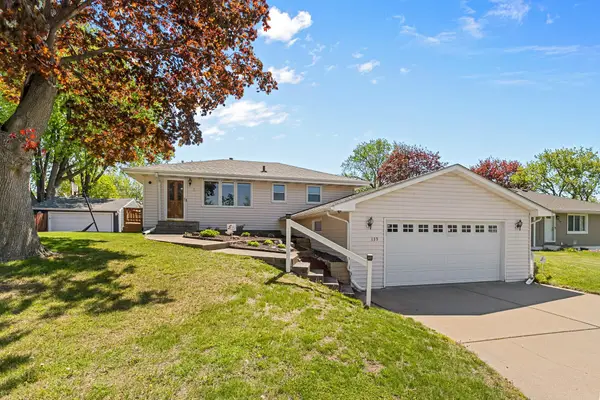 139 Greenway Avenue N, Saint Paul, MN 55128