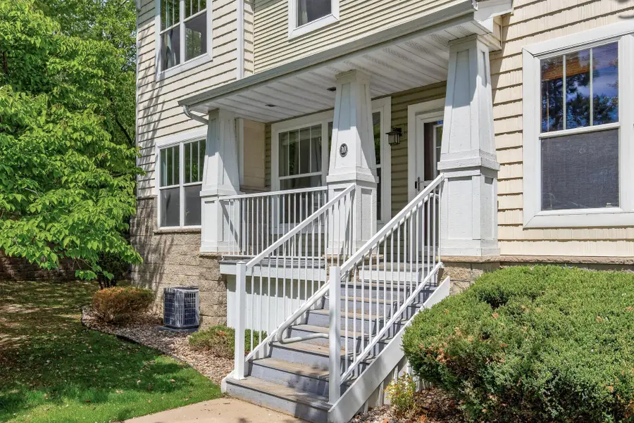 1240 County Road D E #10, Saint Paul, MN 55109 - #2