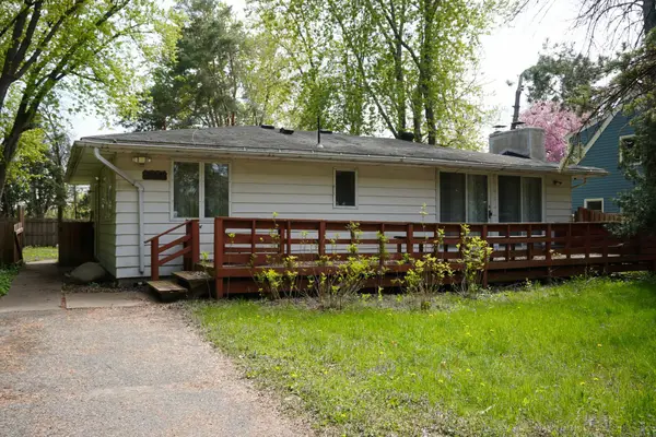 1122 County Road C E, Saint Paul, MN 55109