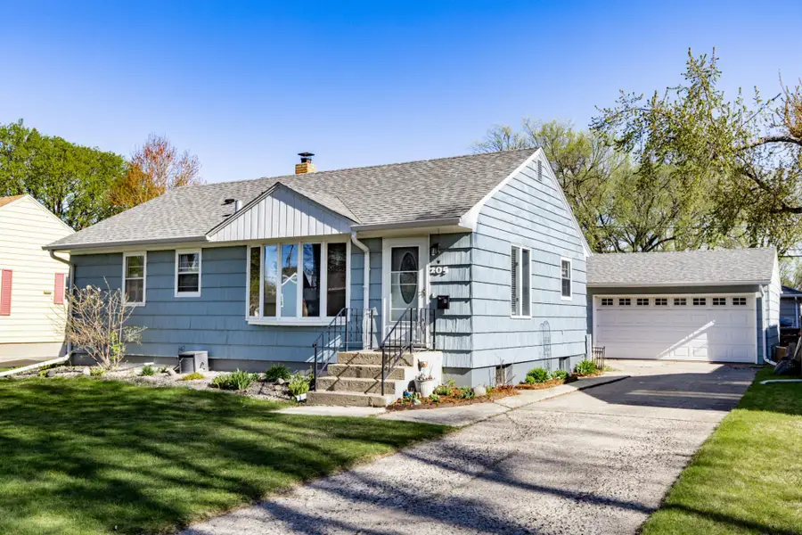 205 20th Avenue N, Fargo, ND 58102 - #2