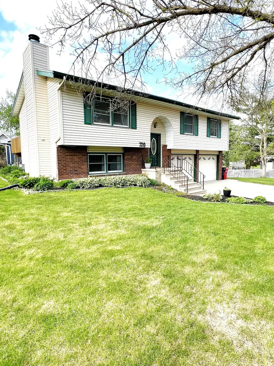 720 4th Avenue Nw, Plainview, MN 55964 - #2