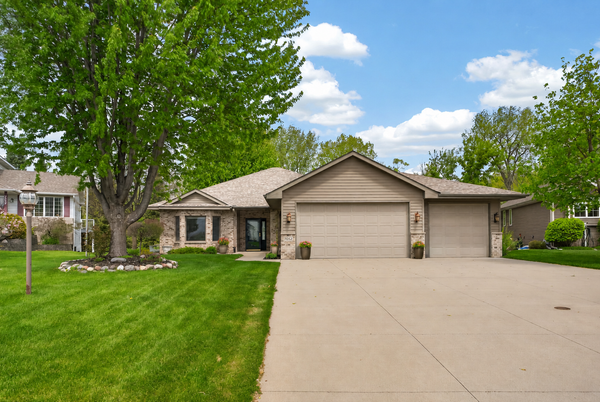 7052 Eagle Trail, Hugo, MN 55038