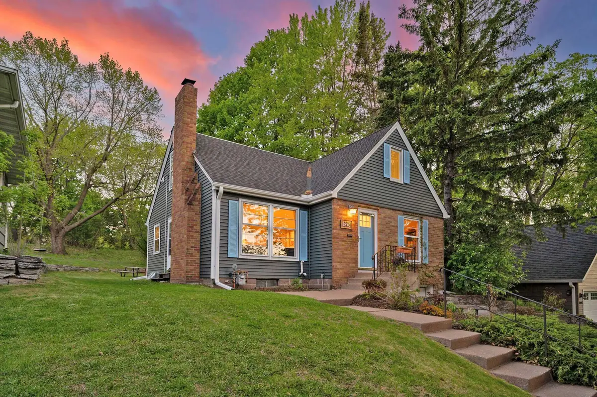1890 Yorkshire Avenue, Saint Paul, MN 55116 - #1
