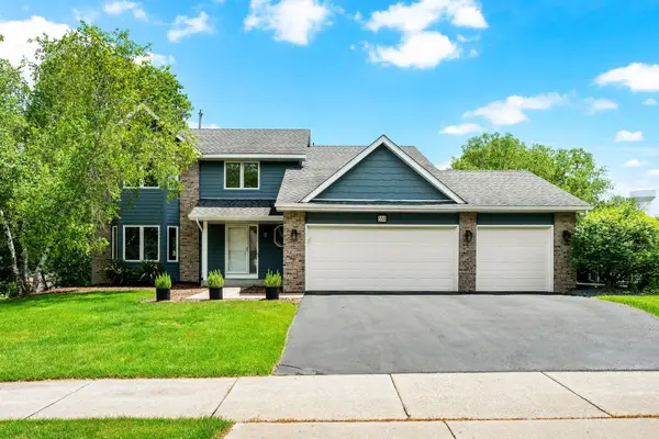 550 Hawthorne Woods Drive, Saint Paul, MN 55123