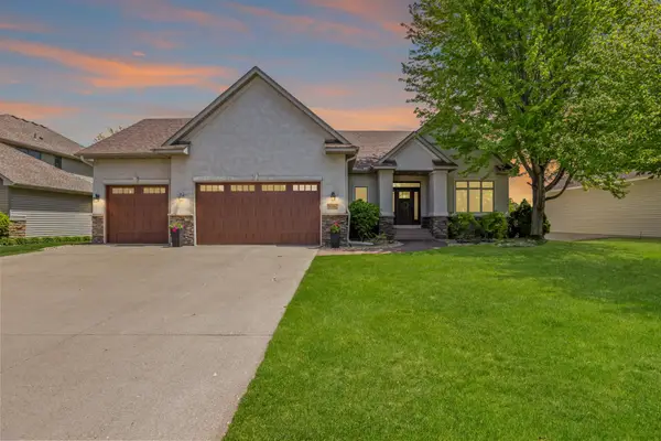 8156 9th Street Place N, Oakdale, MN 55128