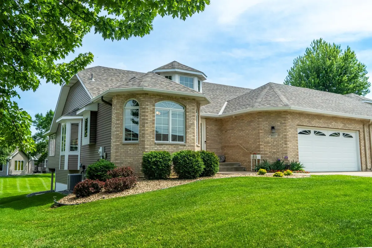 3022 Highpointe Curve, Saint Paul, MN 55113 - #1