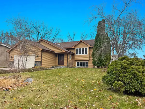 17446 Goldenview Avenue, Lakeville, MN 55044