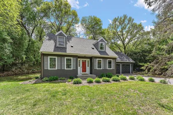 9888 Oak Shore Drive, Lakeville, MN 55044