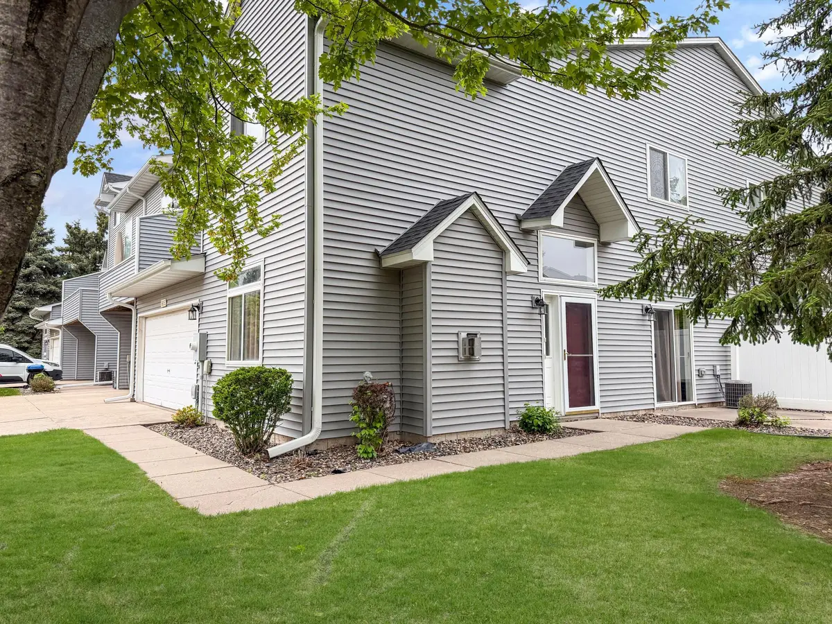 665 Kingfisher Lane #E, Woodbury, MN 55125 - #1