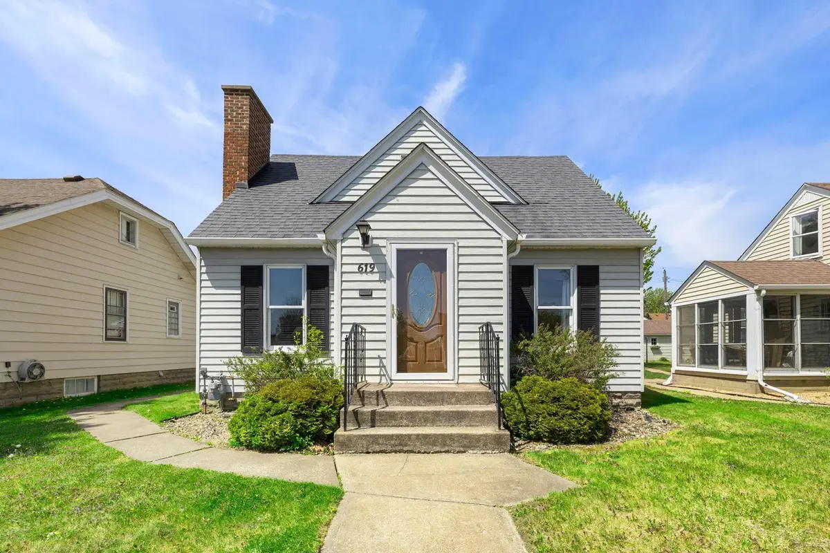 619 12th Avenue N, South Saint Paul, MN 55075 - #1