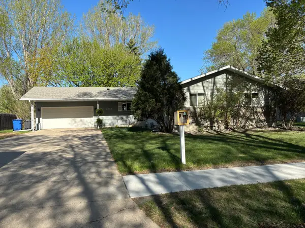 2813 Westgate Drive S, Fargo, ND 58103