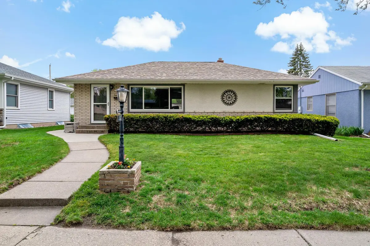1552 Hoyt Avenue E, Saint Paul, MN 55106 - #1