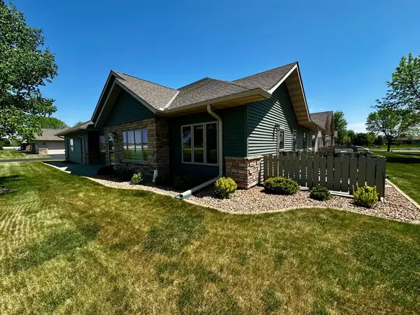 1636 Thunderbird Road #11, Marshall, MN 56258