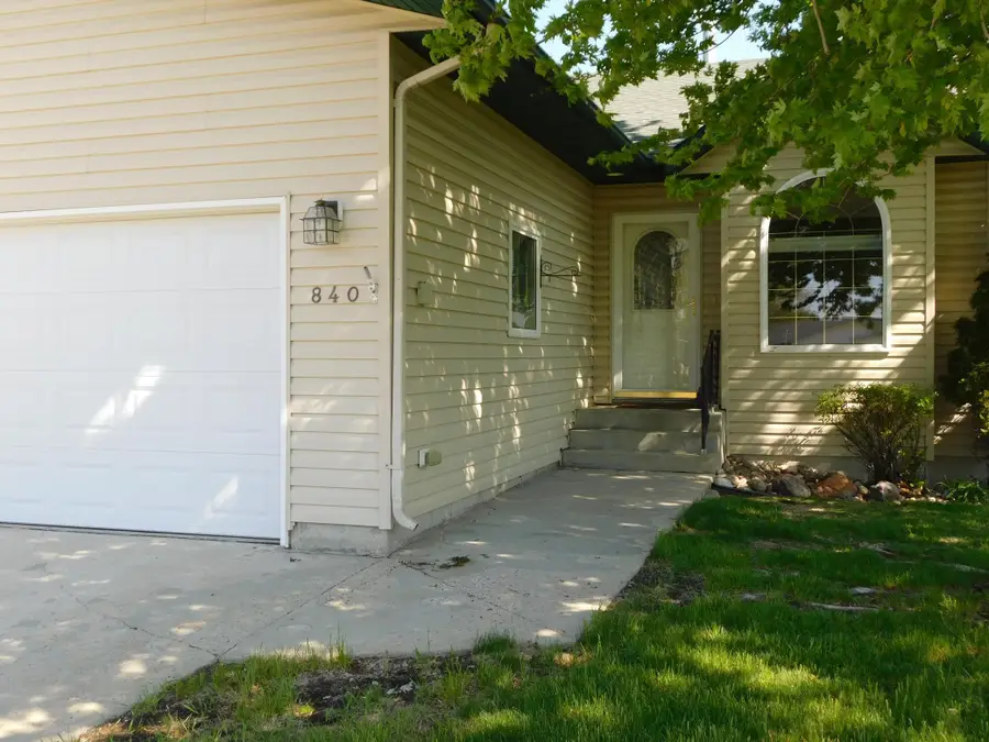 840 Lakeridge Place, West Fargo, ND 58078 - #2