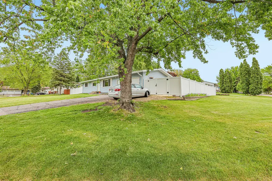 6847 8th Street Lane N, Oakdale, MN 55128 - #2