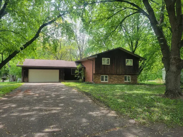 2948 Old Highway 8, Saint Paul, MN 55113